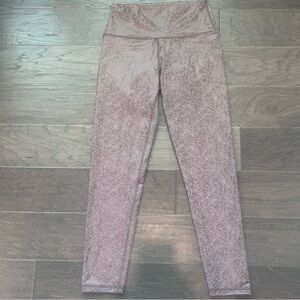 OFFLINE by AERIE Leggings. Super cool pattern. Size M short